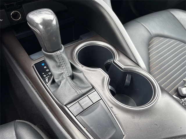 Vehicle image 33 of 35