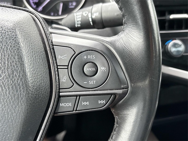 Vehicle image 27 of 35