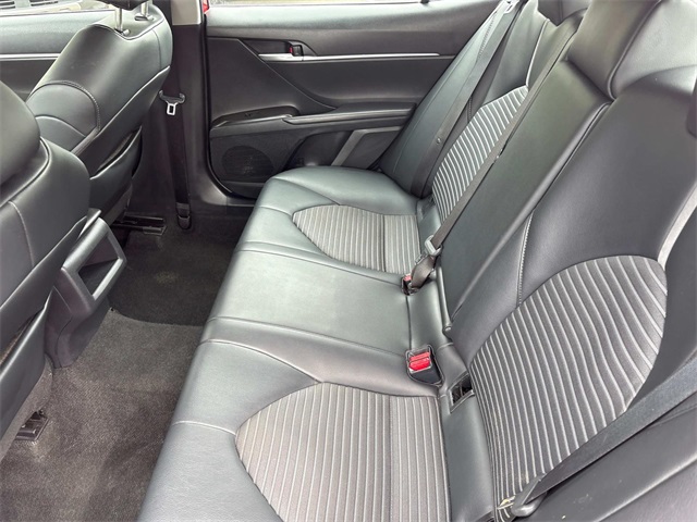 Vehicle image 17 of 35
