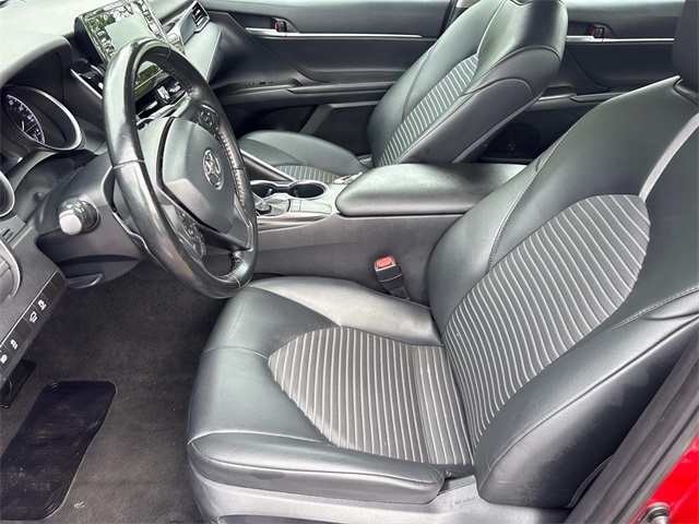 Vehicle image 25 of 35