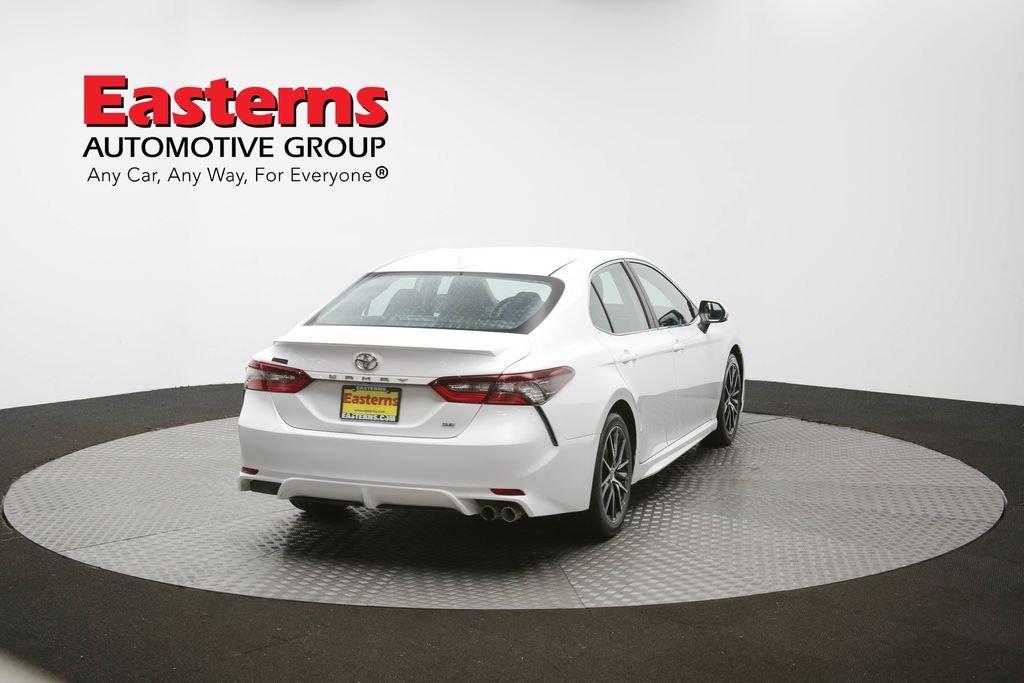 Vehicle image 21 of 61