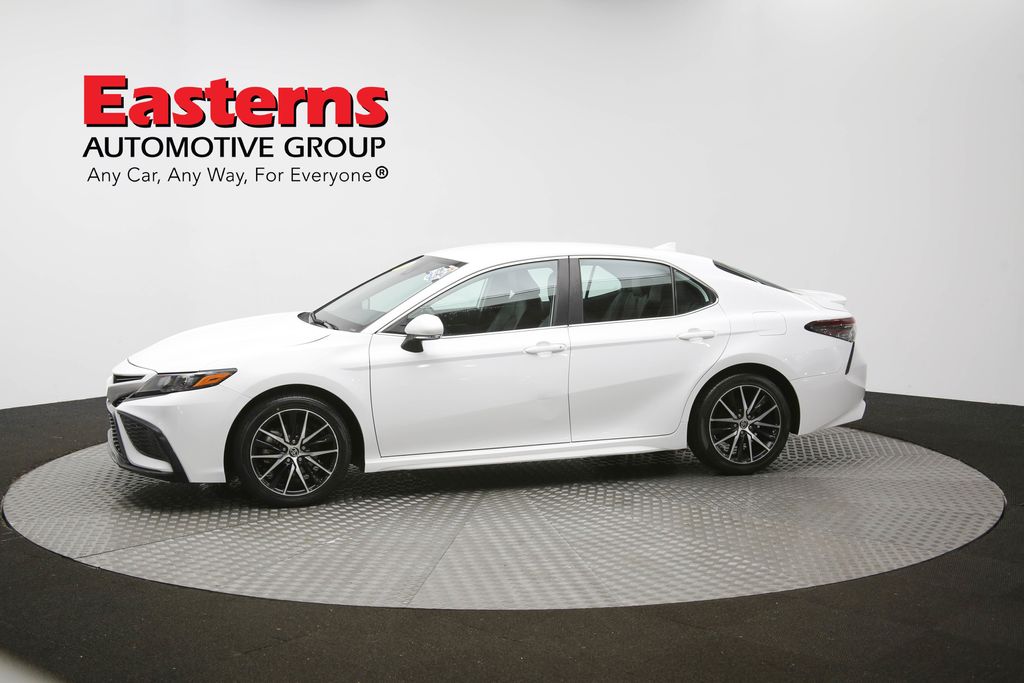 Vehicle image 3 of 61