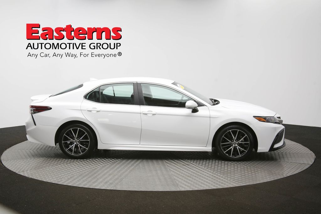 Vehicle image 18 of 61