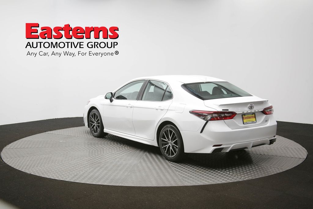 Vehicle image 32 of 61