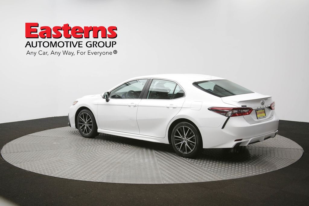 Vehicle image 33 of 61