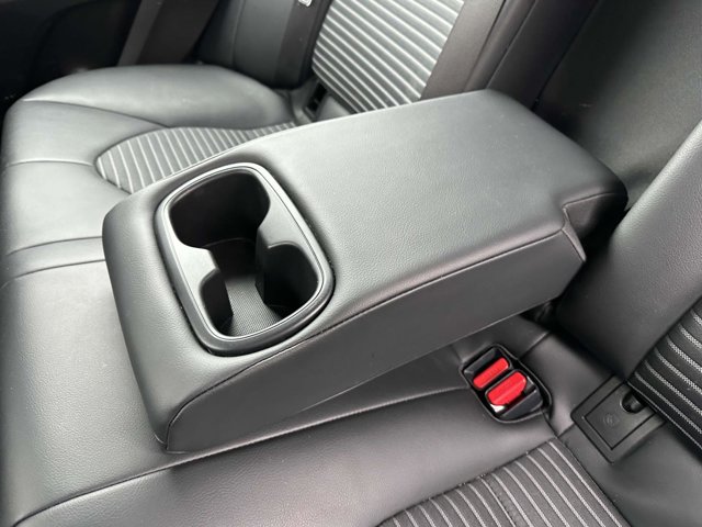 Vehicle image 21 of 37