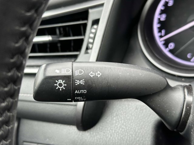 Vehicle image 32 of 37