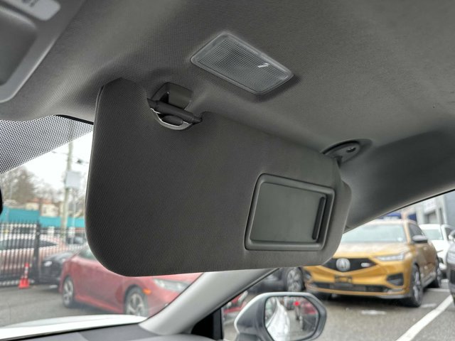 Vehicle image 31 of 37
