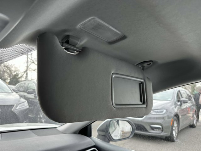 Vehicle image 31 of 37