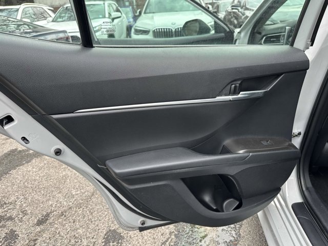 Vehicle image 18 of 37
