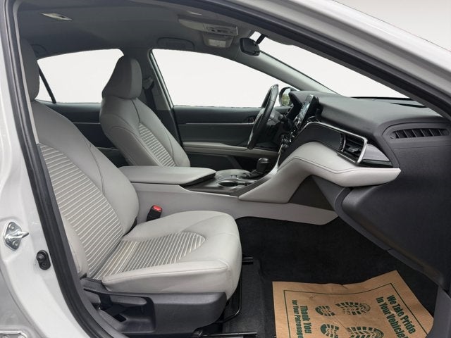 Vehicle image 21 of 42