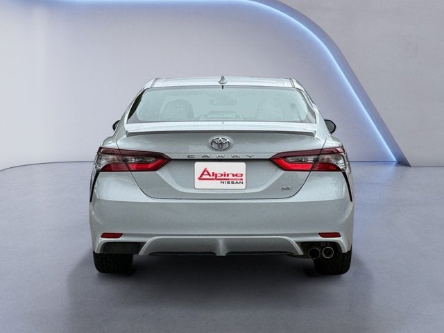 Vehicle image 10 of 42