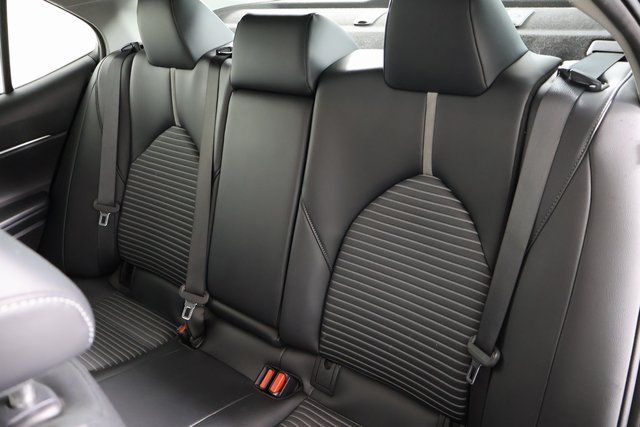 Vehicle image 13 of 29