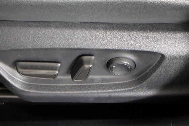 Vehicle image 17 of 29
