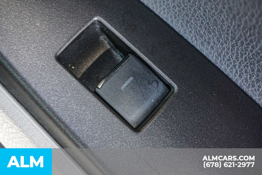 Vehicle image 53 of 73