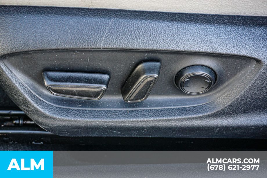 Vehicle image 47 of 73