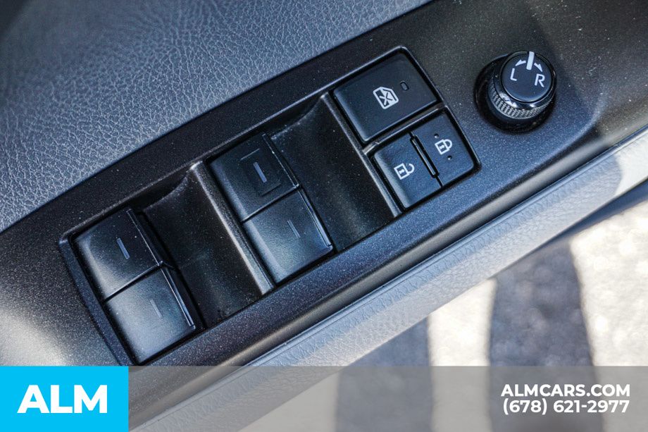 Vehicle image 46 of 73