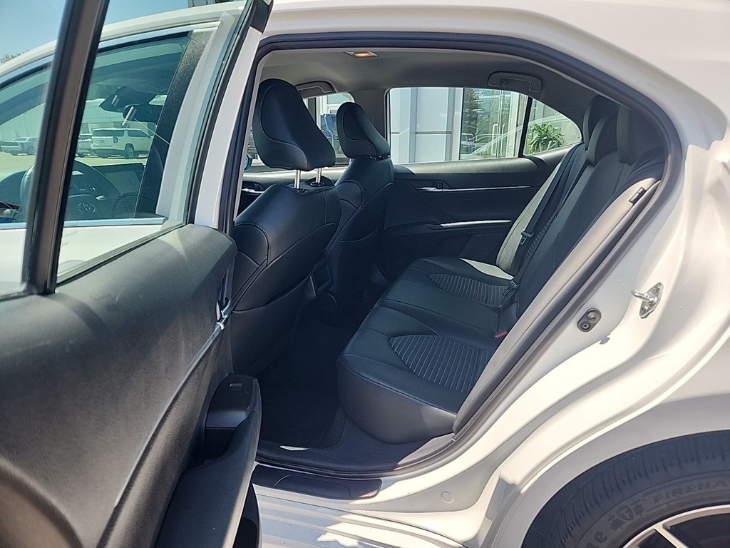 Vehicle image 9 of 10