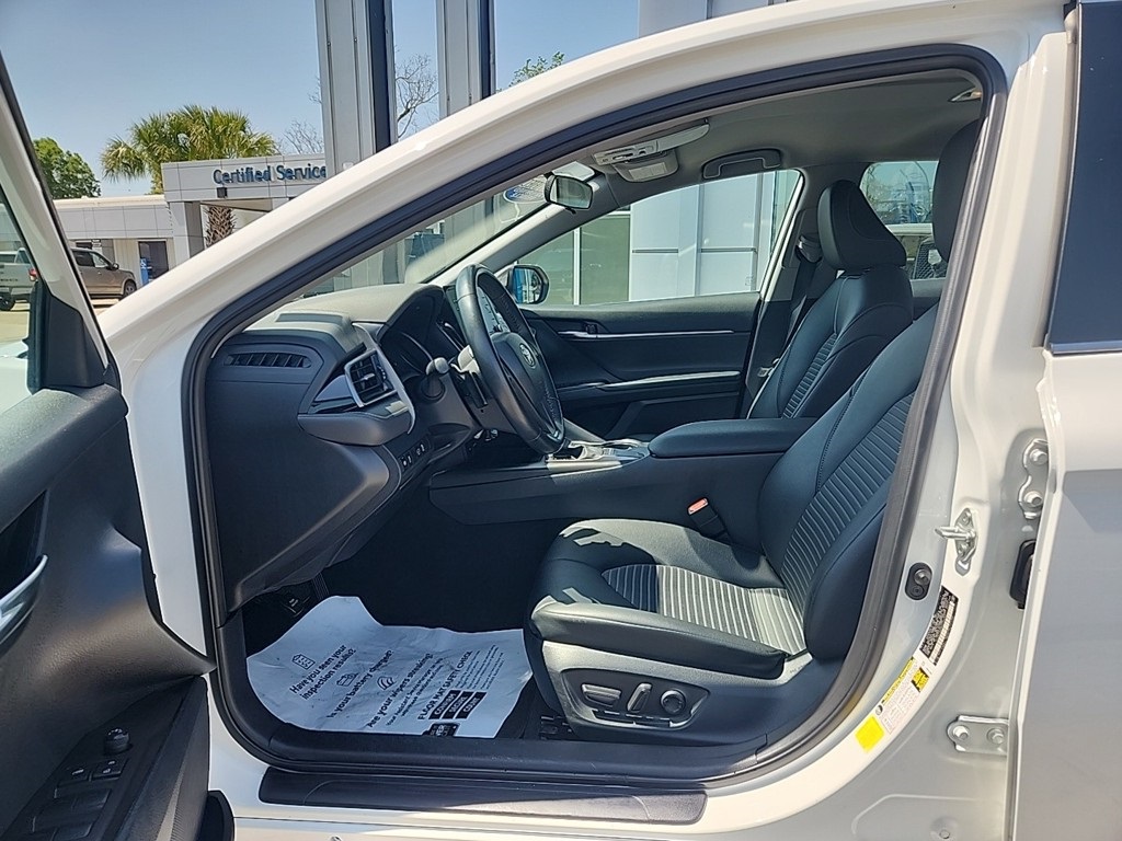 Vehicle image 4 of 10
