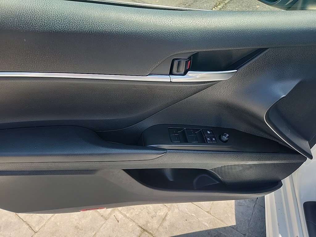 Vehicle image 5 of 10