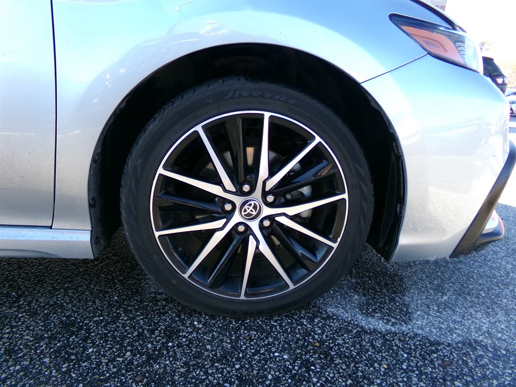 Vehicle image 35 of 40