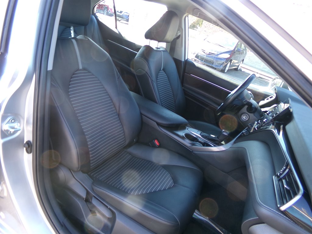 Vehicle image 17 of 40