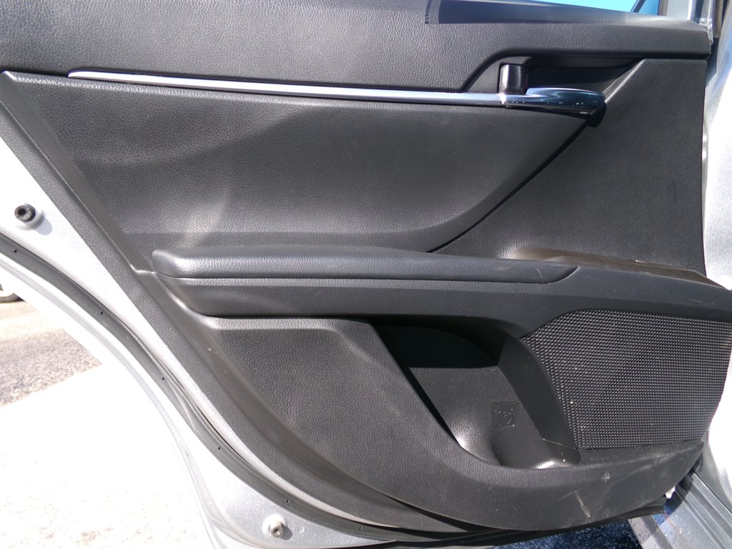 Vehicle image 10 of 40