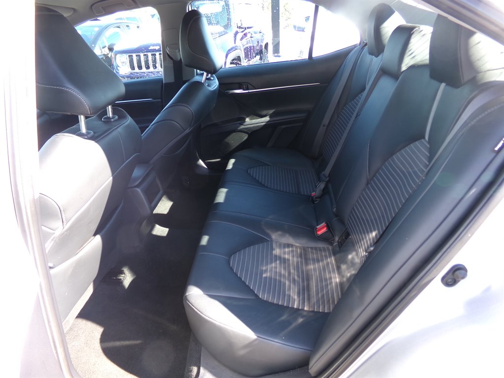 Vehicle image 16 of 40