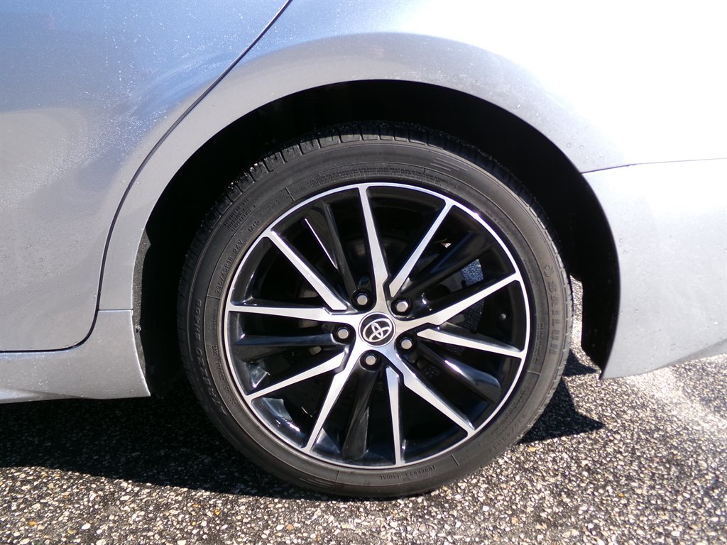 Vehicle image 34 of 40