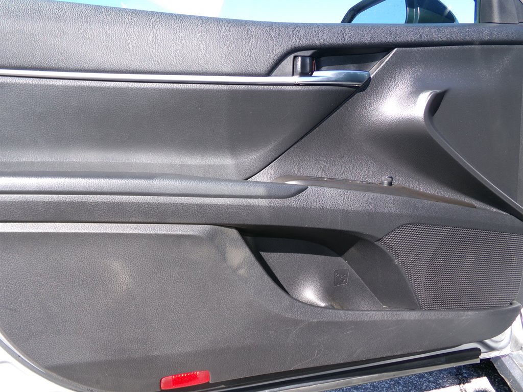Vehicle image 9 of 40