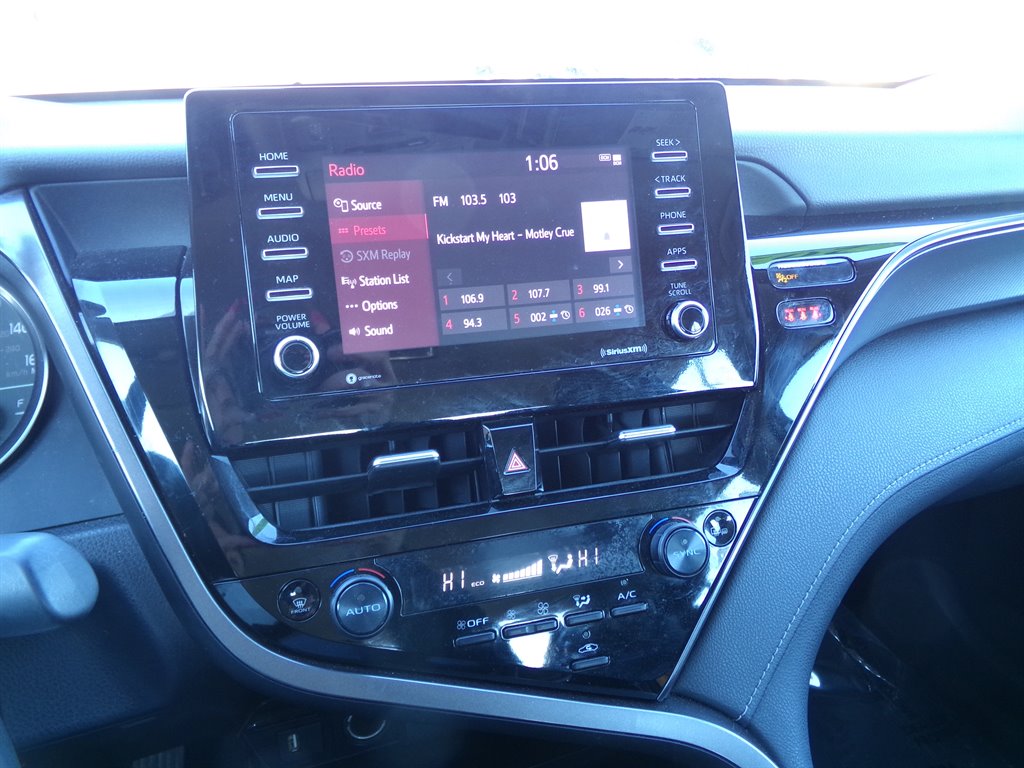 Vehicle image 27 of 40