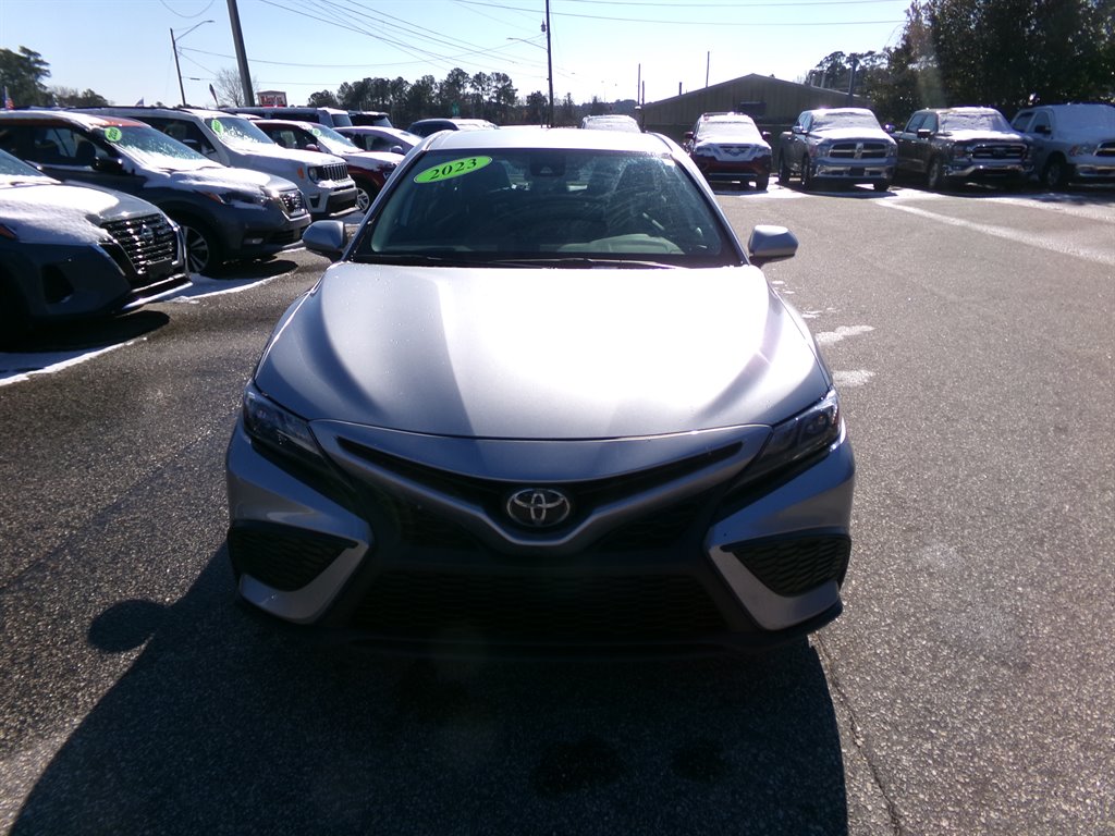 Vehicle image 8 of 40