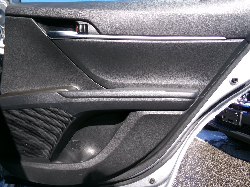 Vehicle image 12 of 40