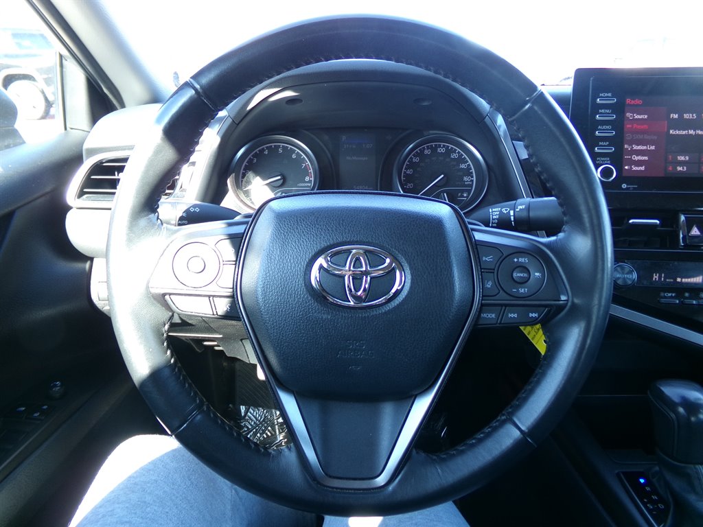 Vehicle image 21 of 40