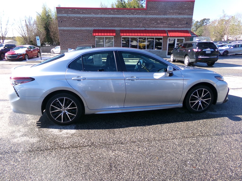Vehicle image 5 of 40