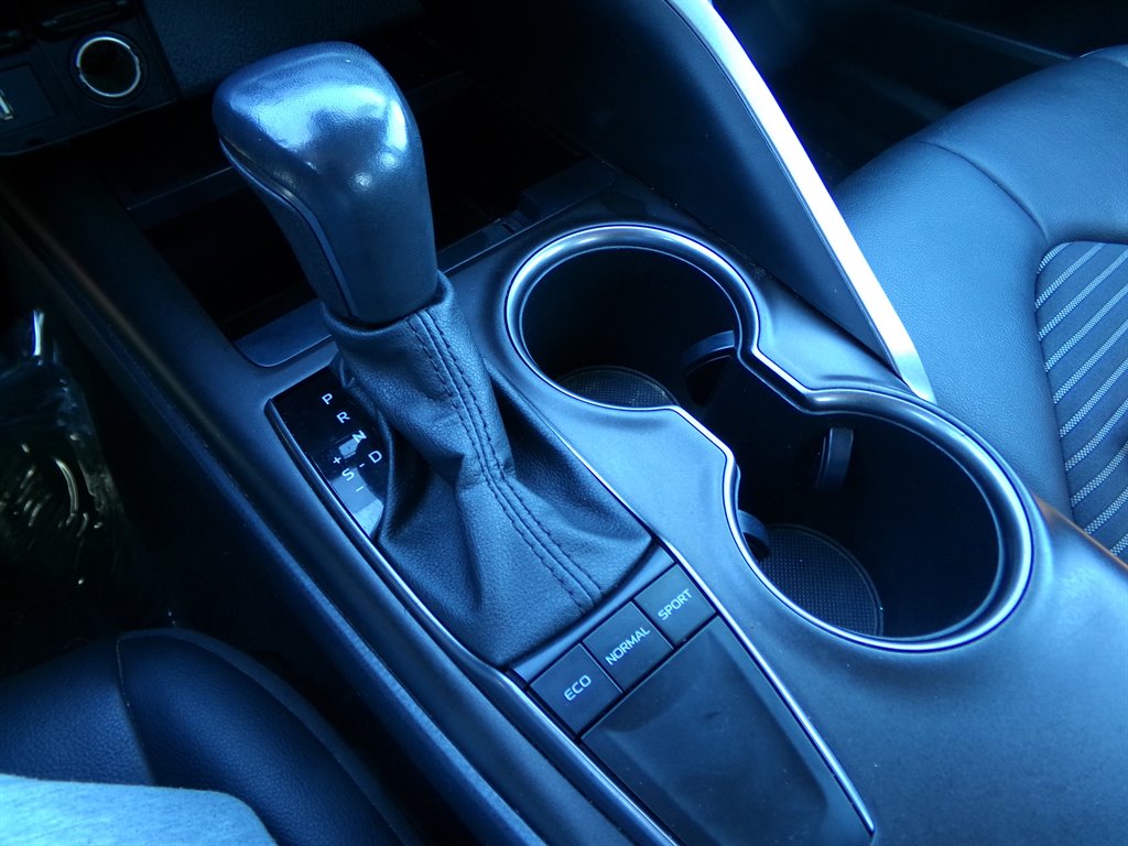 Vehicle image 26 of 40