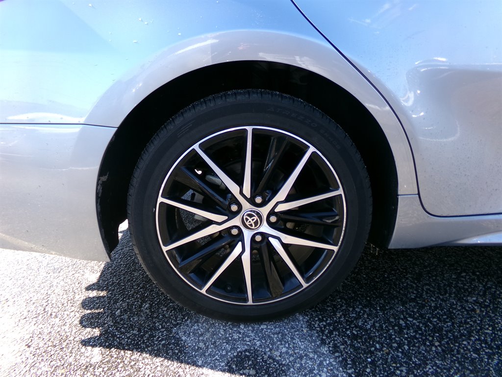 Vehicle image 36 of 40