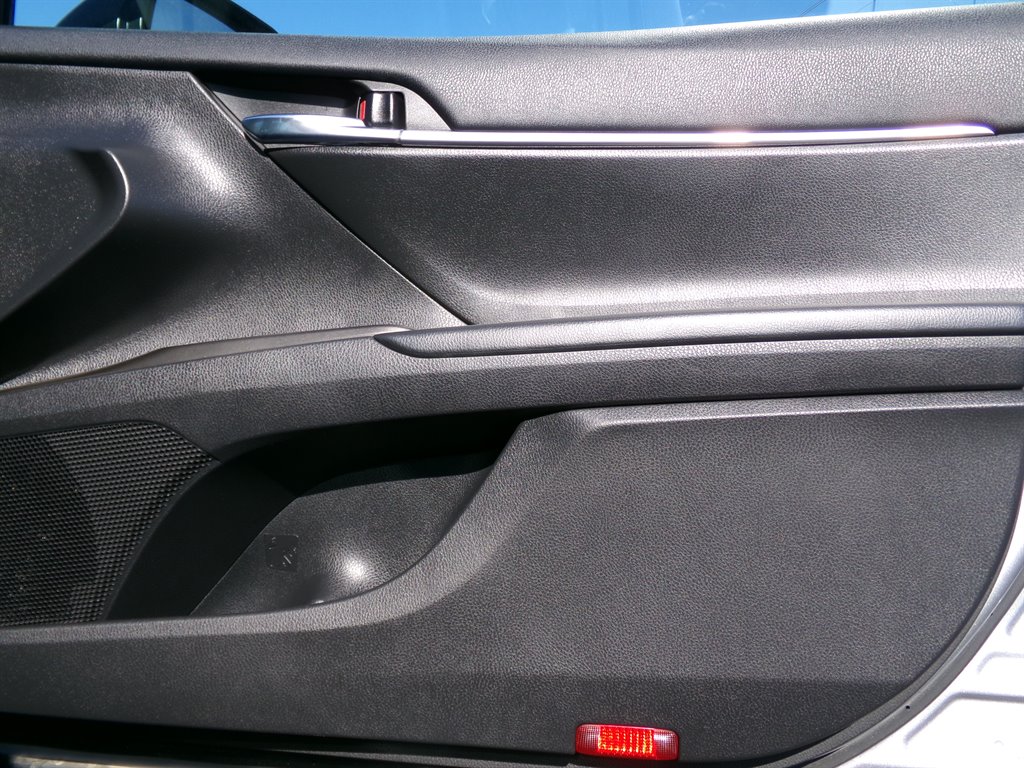 Vehicle image 11 of 40