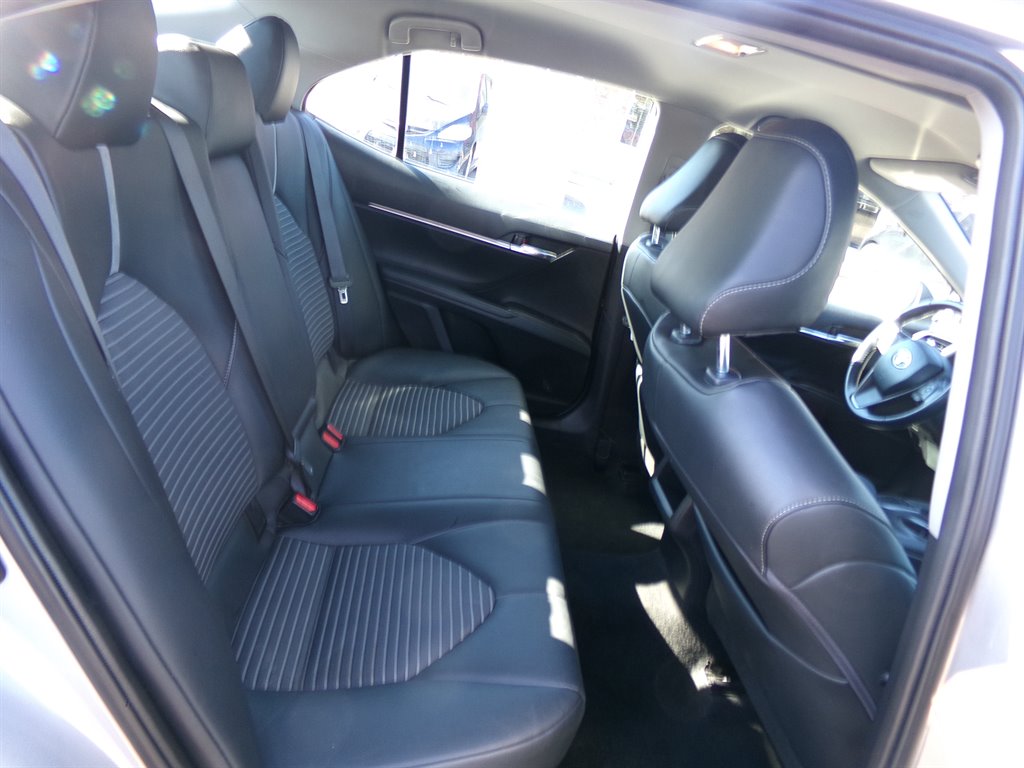 Vehicle image 18 of 40