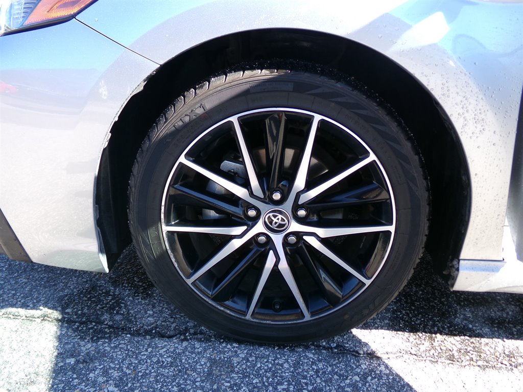 Vehicle image 33 of 40