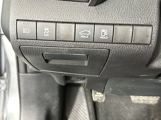 Vehicle image 25 of 30