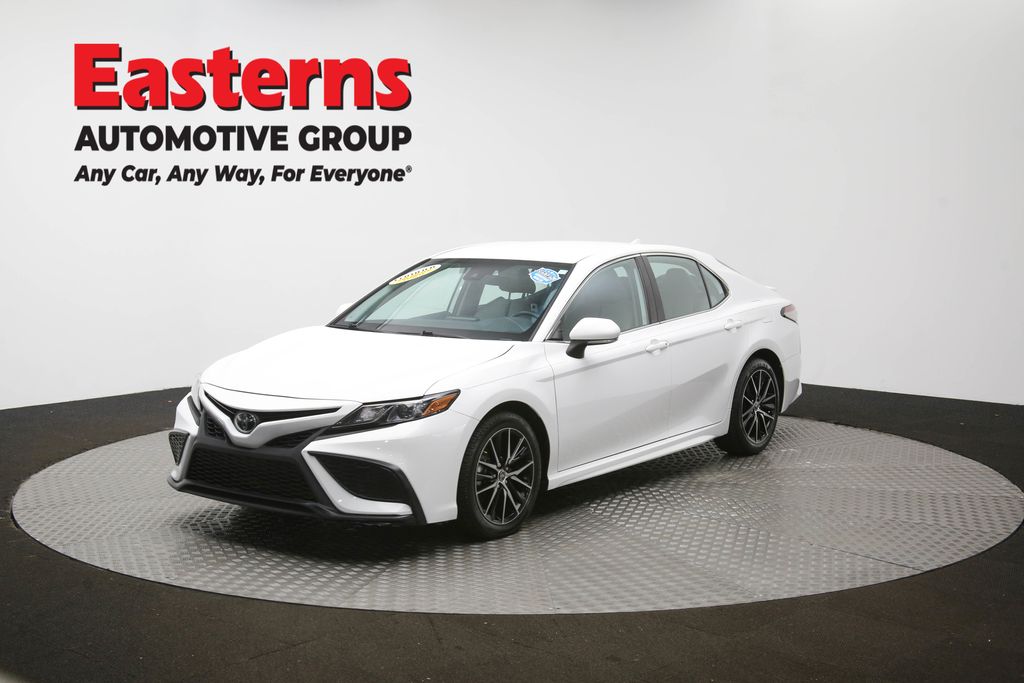 2023 Toyota Camry SE Image 1 of 65
