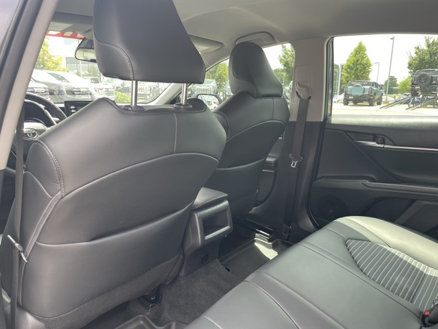 Vehicle image 11 of 27