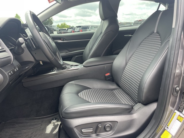 Vehicle image 13 of 27