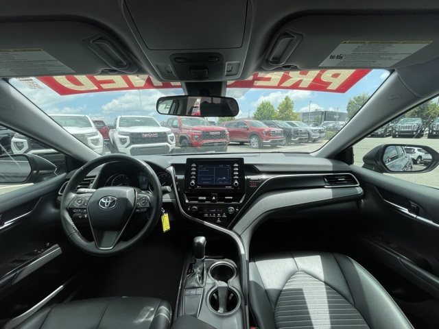 Vehicle image 16 of 27