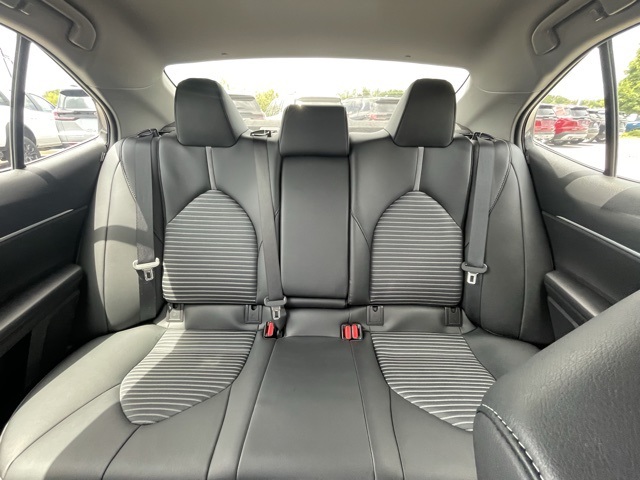 Vehicle image 15 of 27