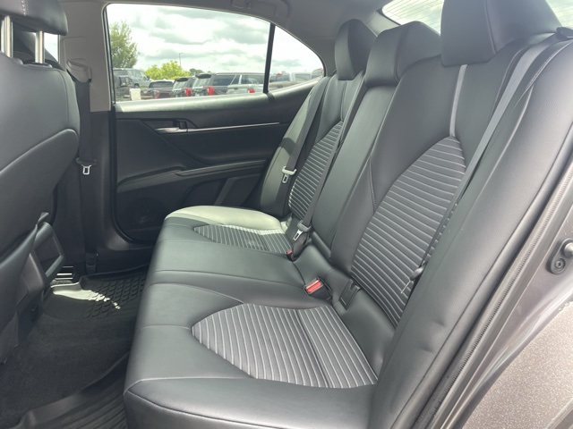 Vehicle image 10 of 27