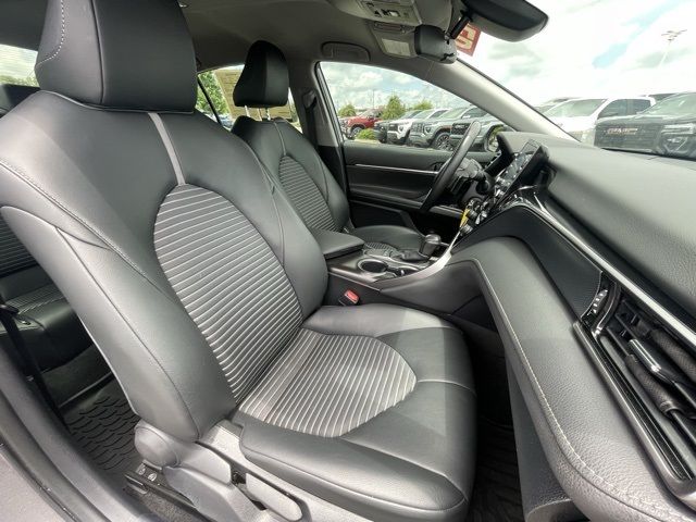 Vehicle image 14 of 27