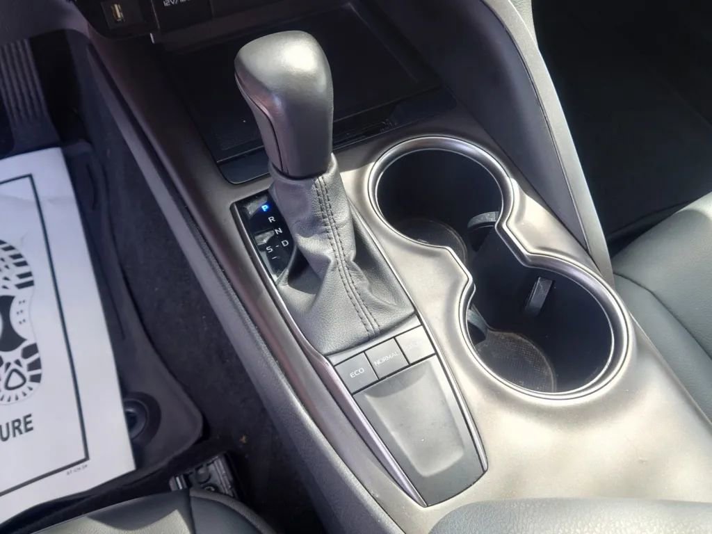 Vehicle image 24 of 30