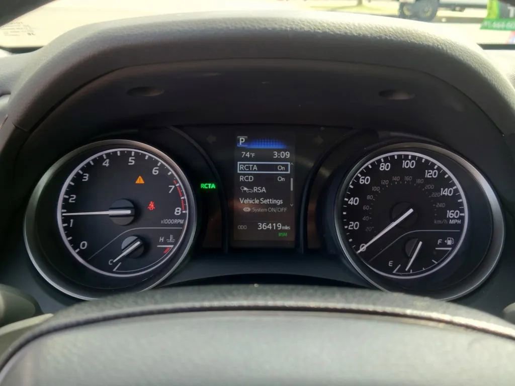 Vehicle image 21 of 30